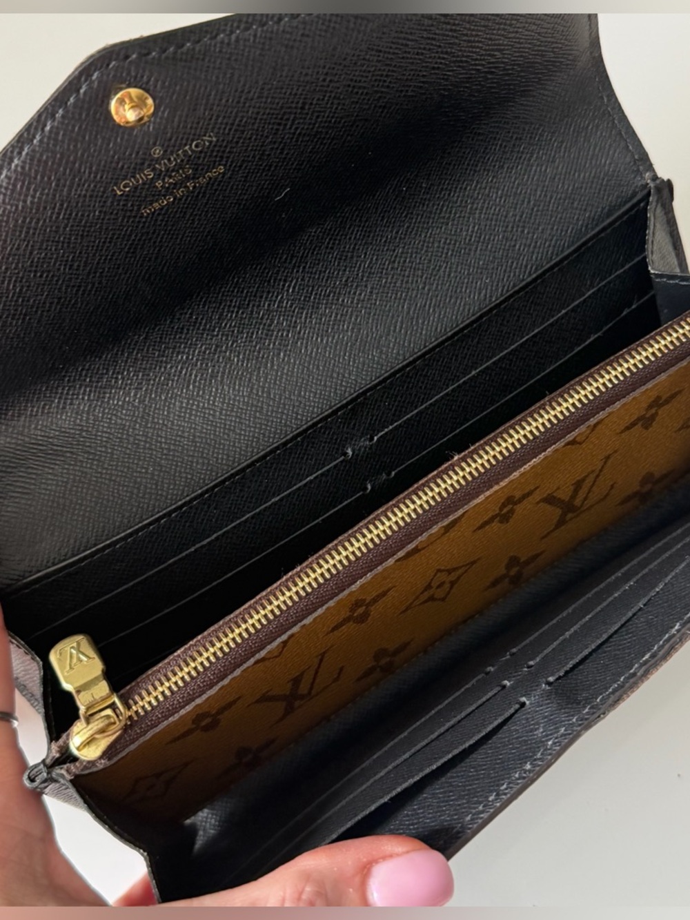 Louis Vuitton Sarah Wallet Reverse Monogram Giant Canvas Black Interior - Picture 9 of 11